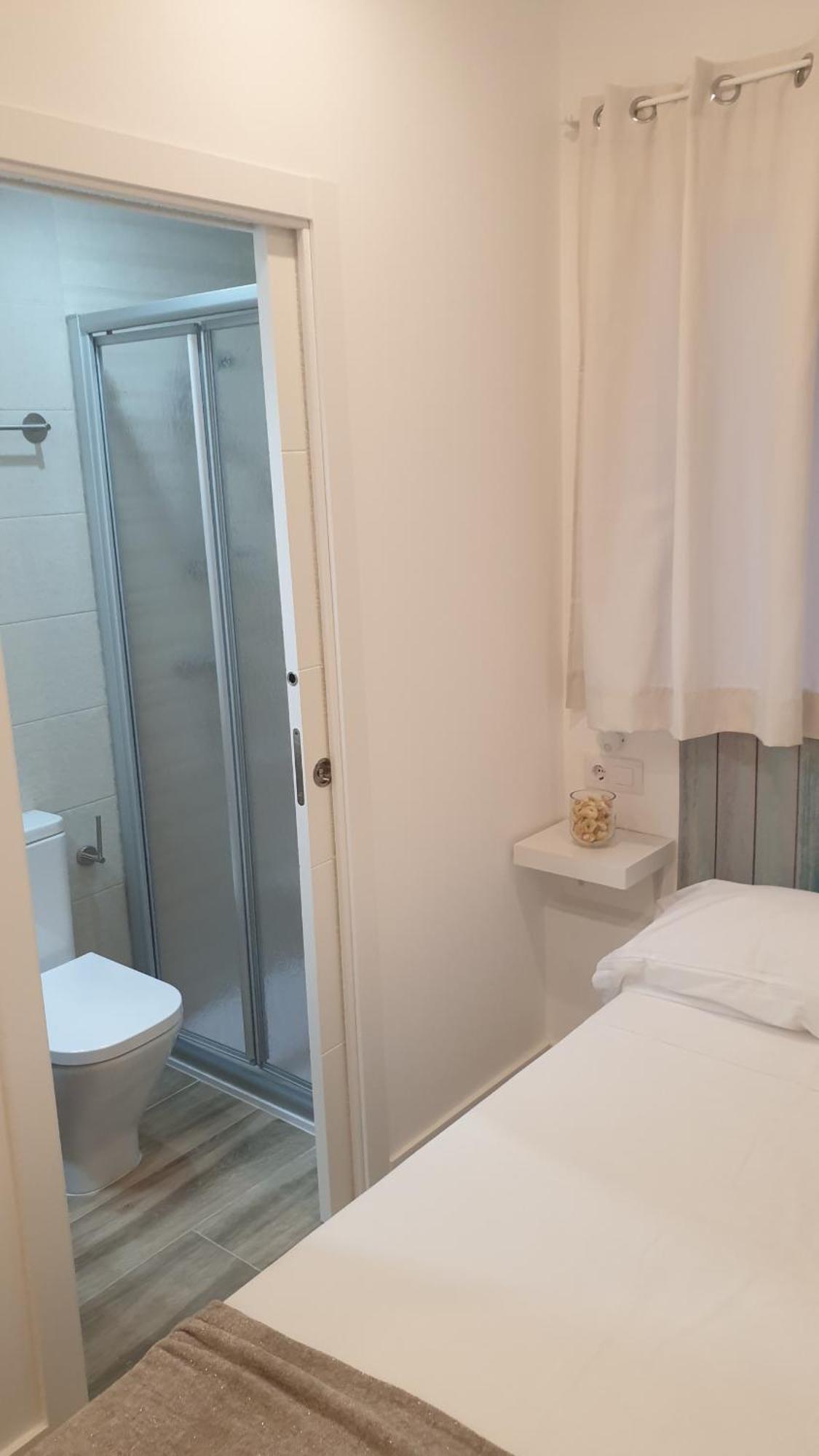 Hostal royal begoña Madrid Exterior foto